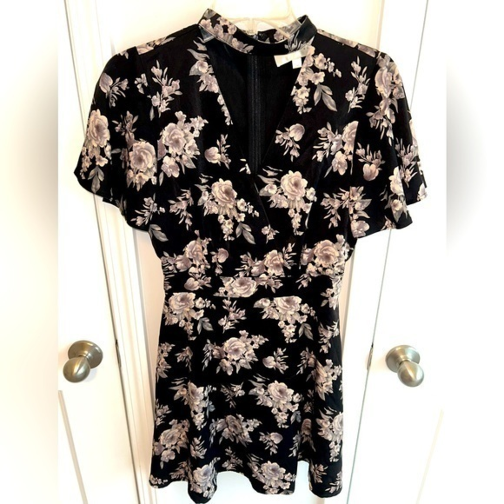 J.O.A. Choker Neck Wrap floral dress -sz Small